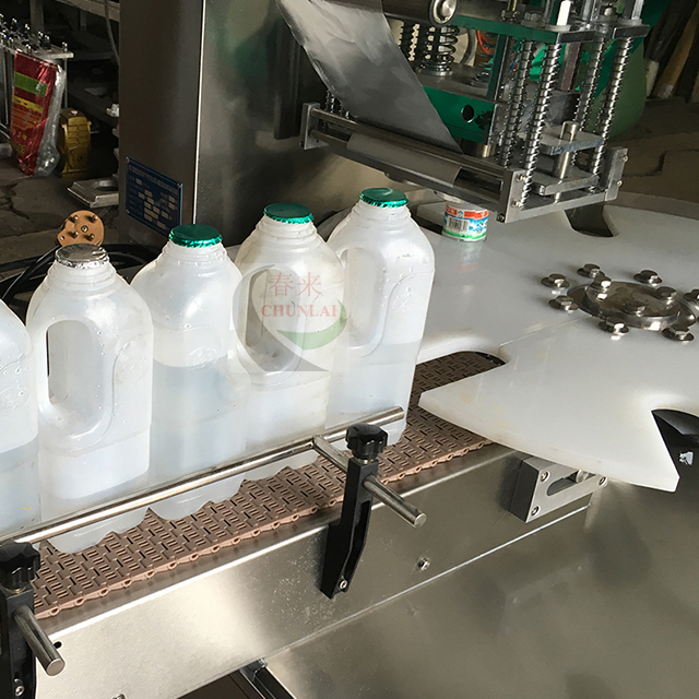 Kis-1800 περιστροφικό τύπο χυμό καρύδας φιάλη σφράγισης μηχανή σφράγισης